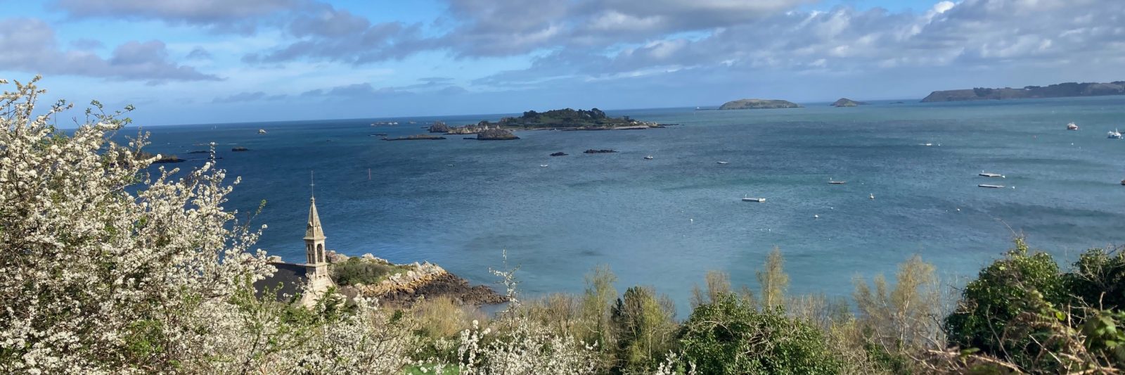 Baie de la Croix des veuves à Ploubazlanec près de Paimpol